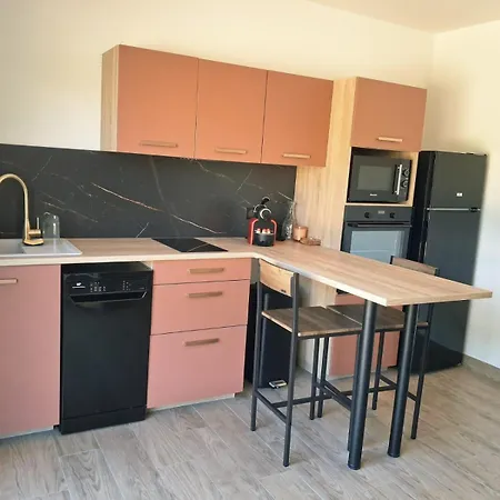 Lumineux Entre Terre Et à 2min De La Hébergement de vacances Calcatoggio (Corsica)